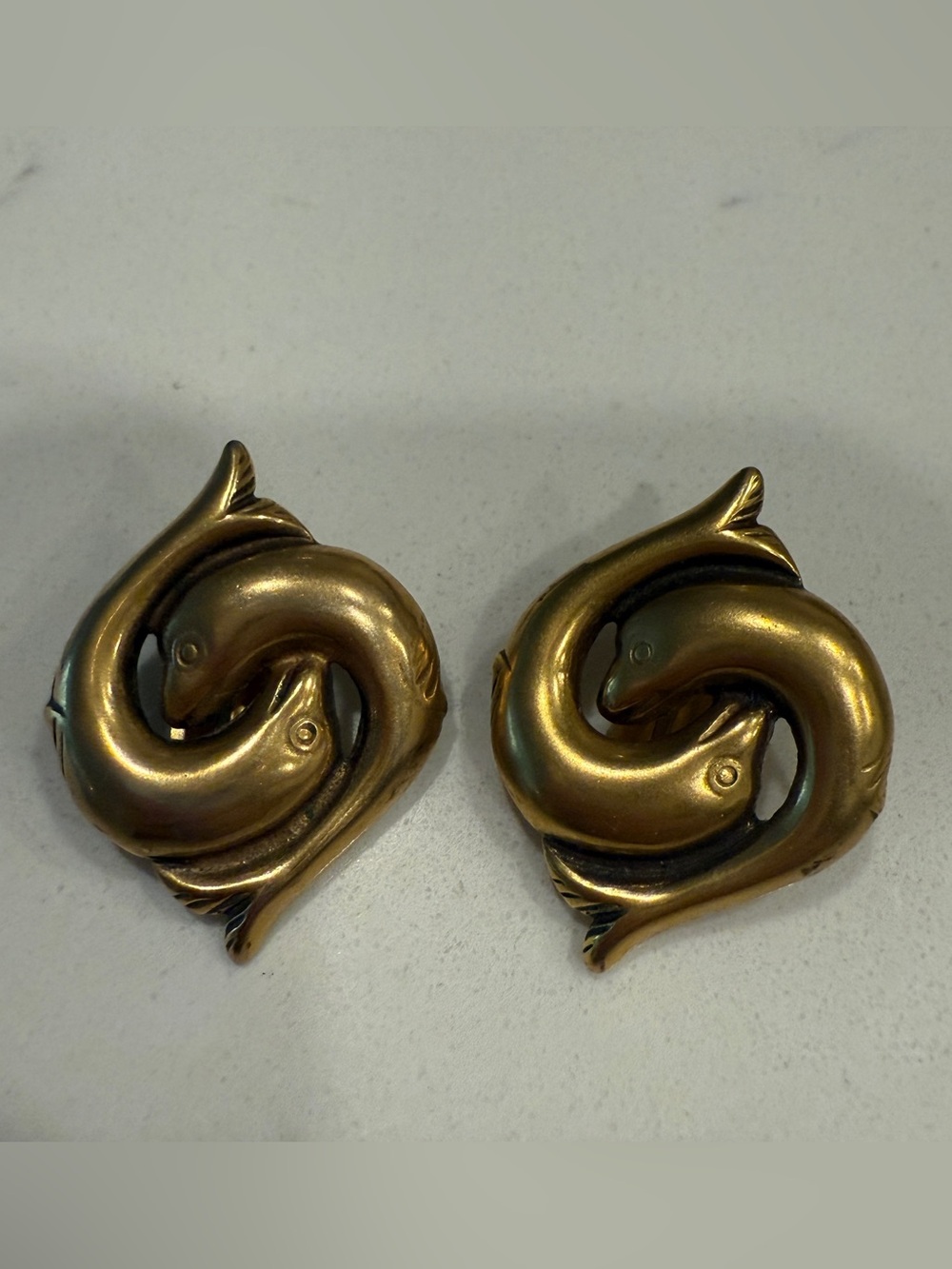 MMA Metropolitan Museum of Art Entwined Dolphin Clip On Earrings Matte Goldtone